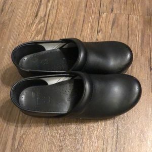 Danskos black size 39 gently used